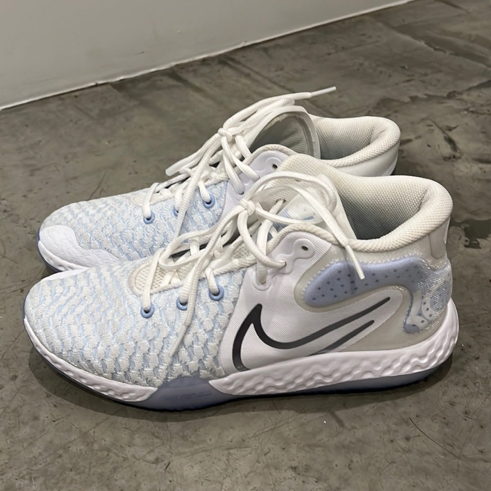 KD Trey 5 basketball shoes